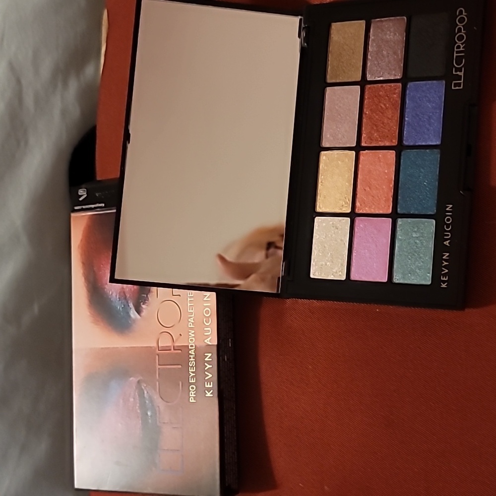 Kevin Aucoin Electropop Eyeshadow pallette 12 colors